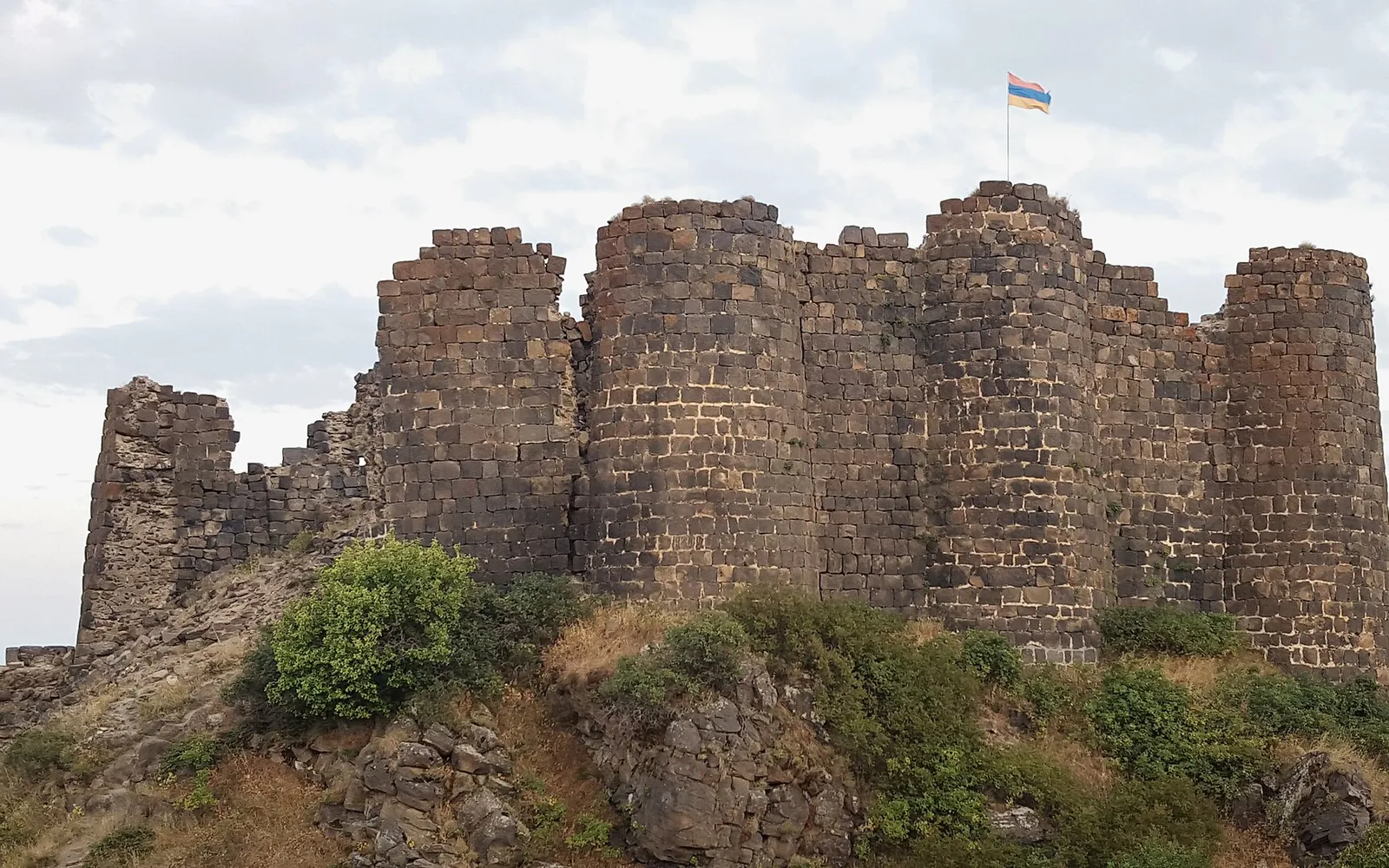 Լեռնային ապաստան Ամբերդ ամրոցի մոտ