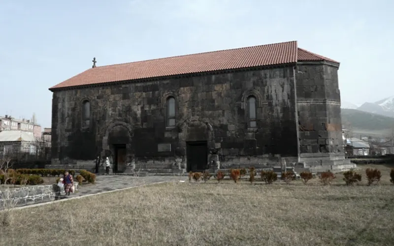 Ապարանի բազիլիկա (Սուրբ Խաչ եկեղեցի)