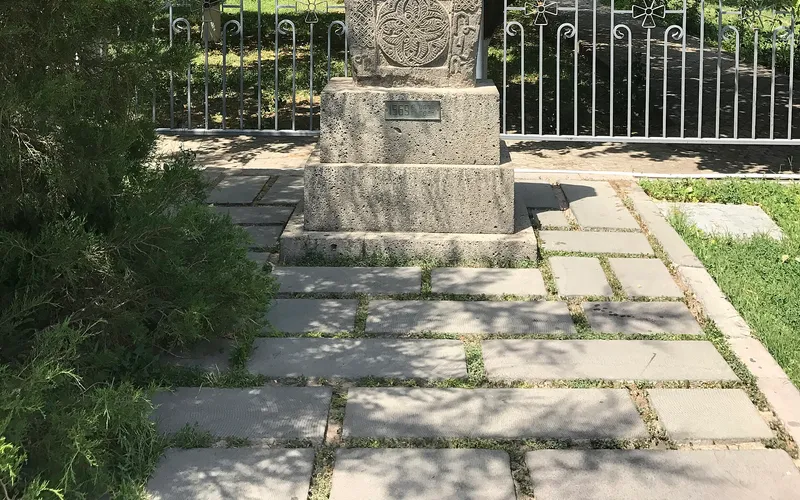 1569 թվականի խաչքար Վաղարշապատում