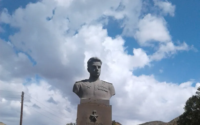 Վահիկ Լևոնյանի հուշարձան