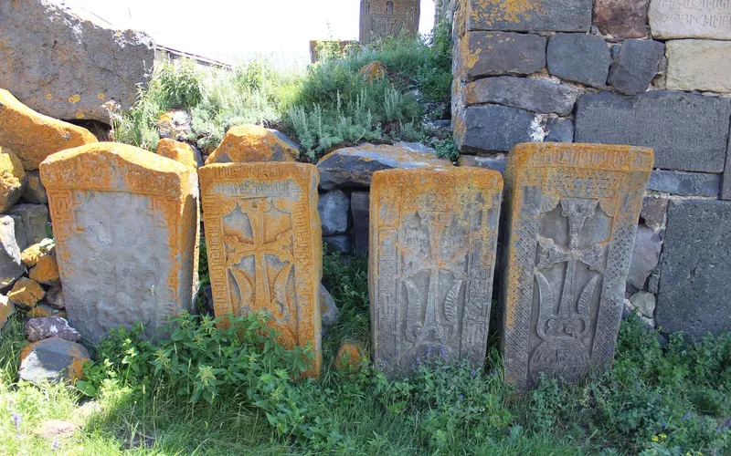 Սուրբ Աստվածածին եկեղեցու գերեզմանոց, Այրք