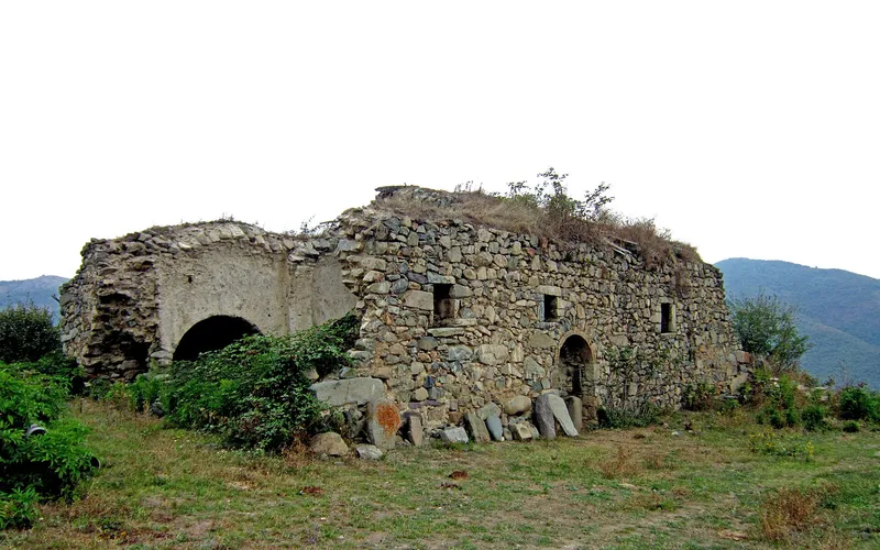 Սուրբ Հռիփսիմե եկեղեցի, Սրաշեն