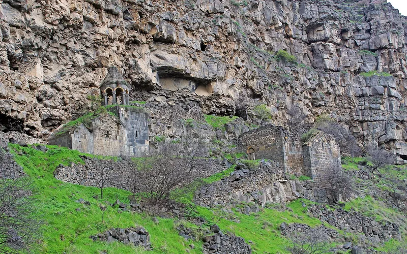 Ձորամիջի վանք