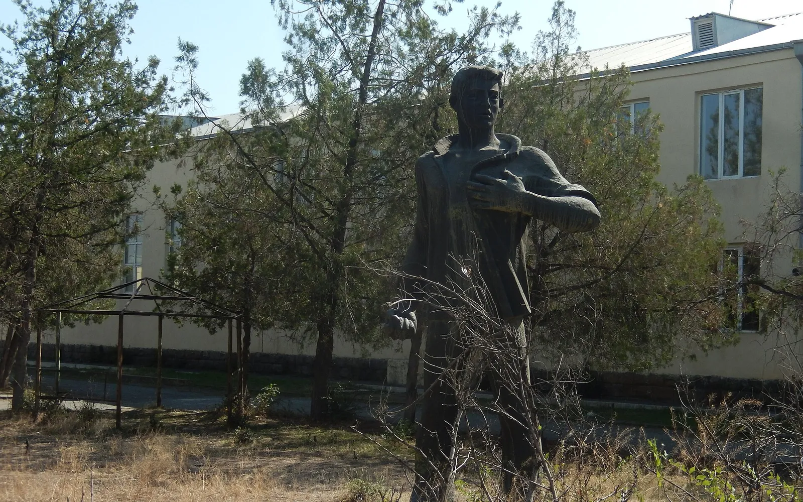Ղուկաս Ղուկասյանի հուշարձան — Արարատ