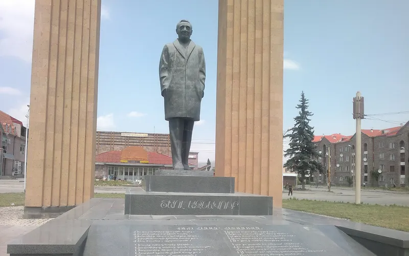Շառլ Ազնավուրի արձան