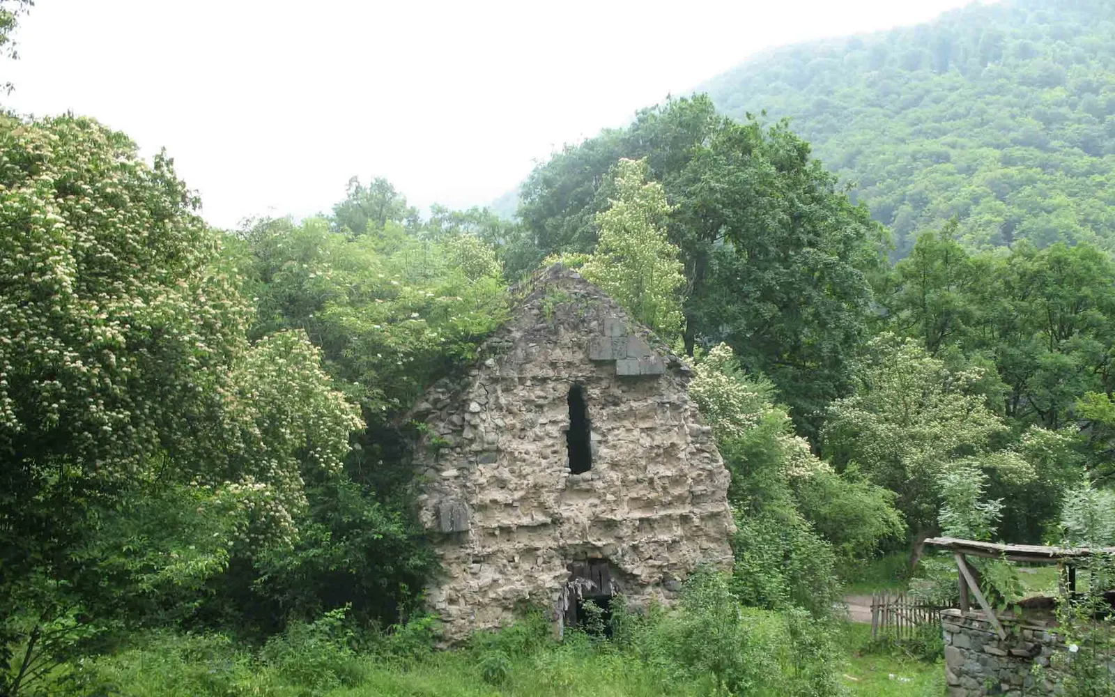 Մանստև վանական համալիր — Տավուշ