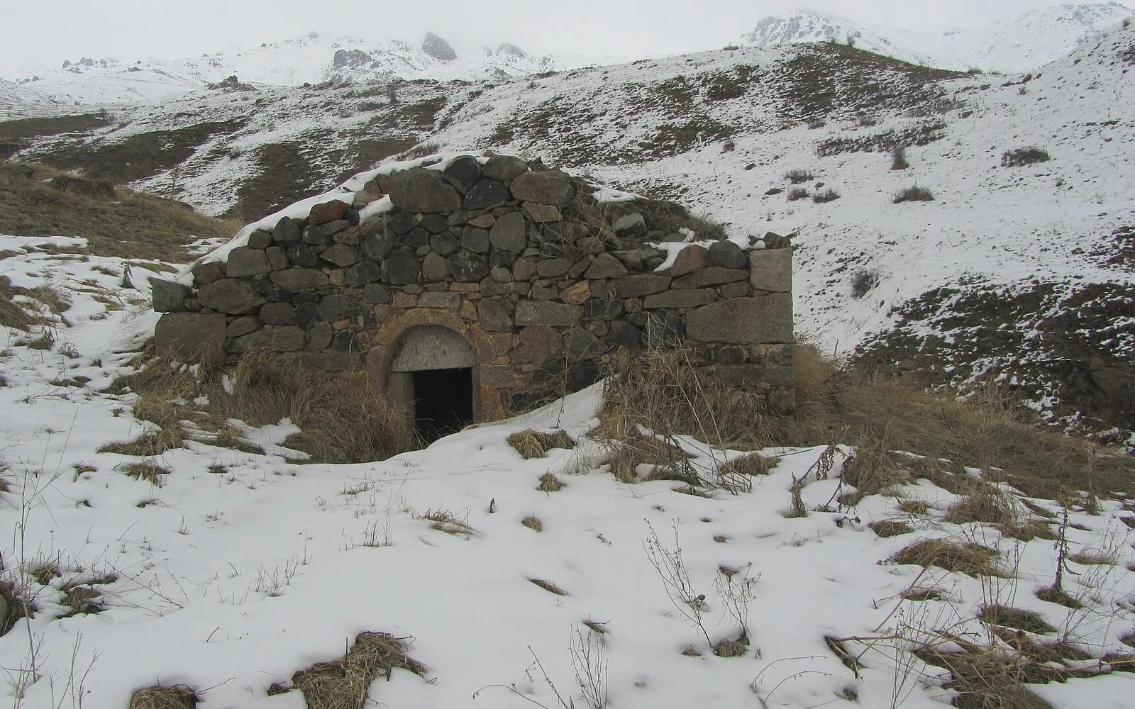 Սուրբ Աստվածածին եկեղեցի (Նուշանց), Կալեր — Սյունիք