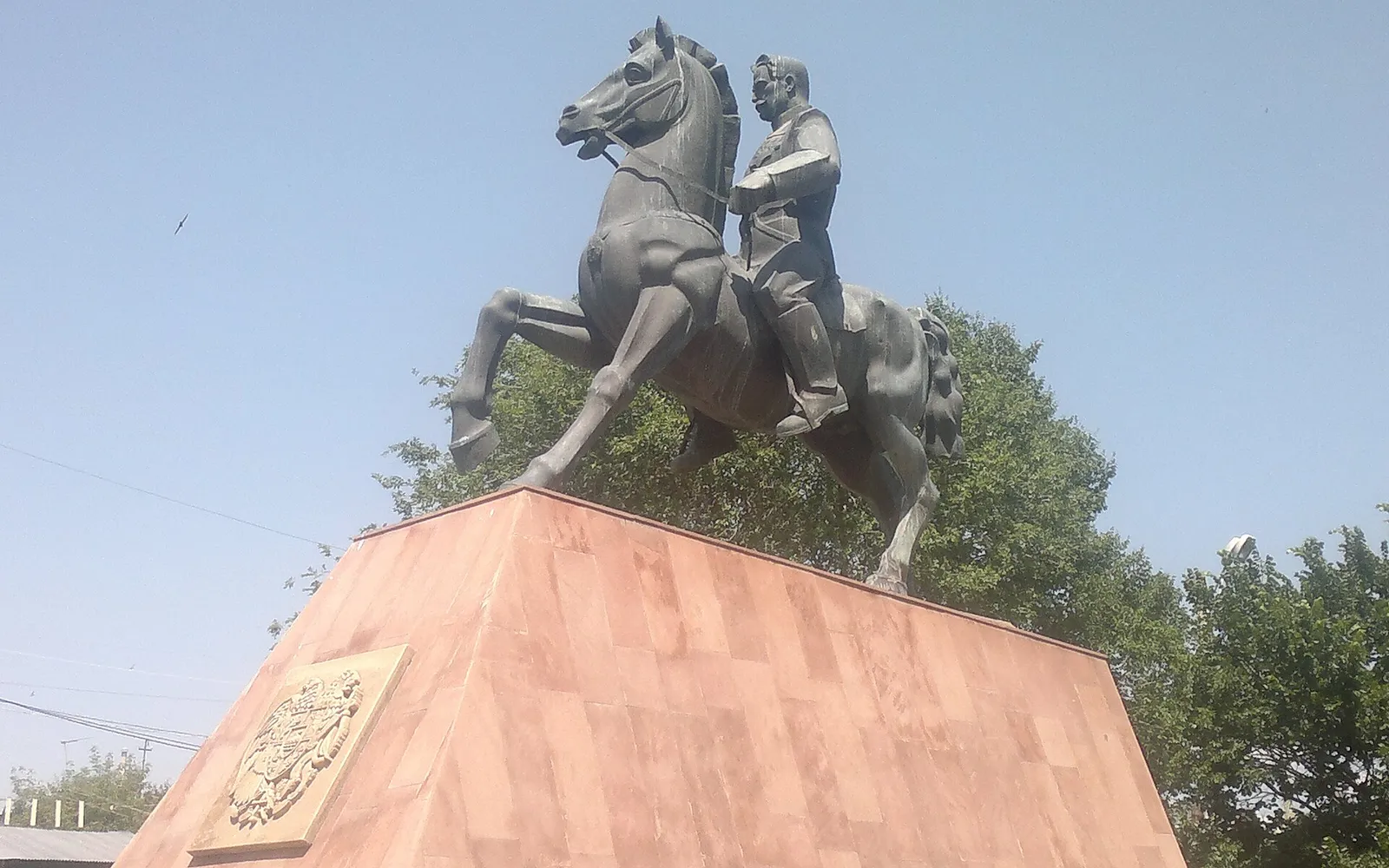 Անդրանիկ Օզանյանի հուշարձան — Շիրակ