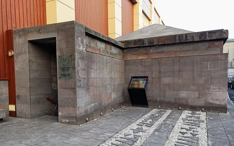 Երևանի բիայնական դամբարան