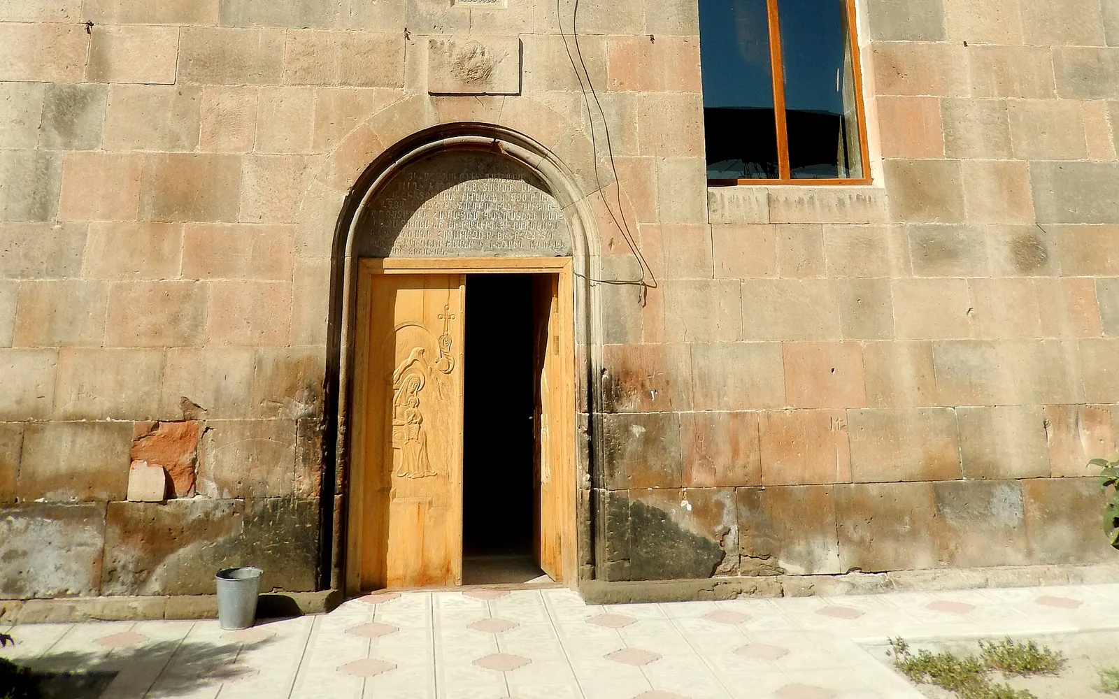 Սուրբ Աստվածածին եկեղեցի — Արարատ